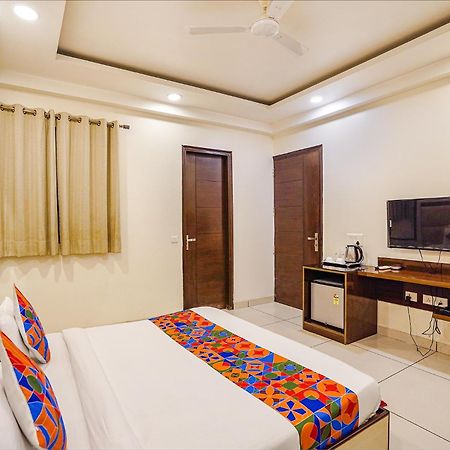 Fabhotel Apple Pie Noida Exterior photo
